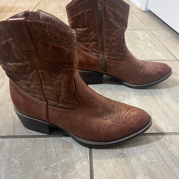 Coconuts by Matisse Cowboy “Pistol” Booties 🤠 - Picture 12 of 12